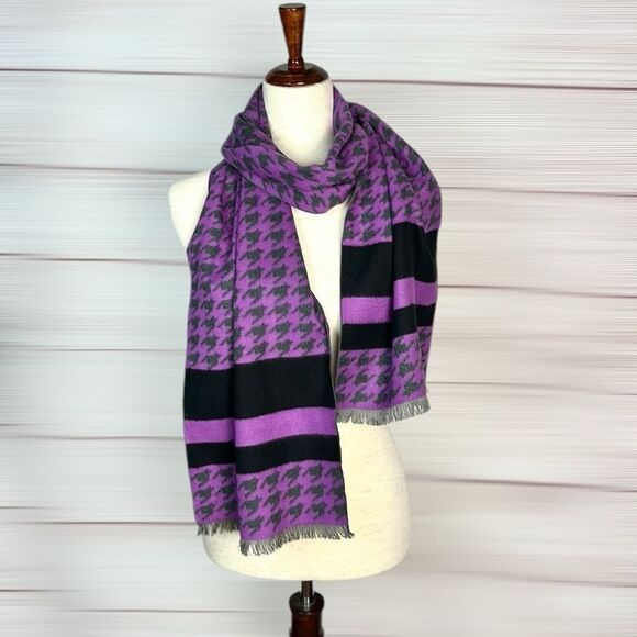 NWOT CHELSEY by Joseph Brushed Silk
Scarf Purple Gray Black Houndstooth Unisex - Picture 4 of 7